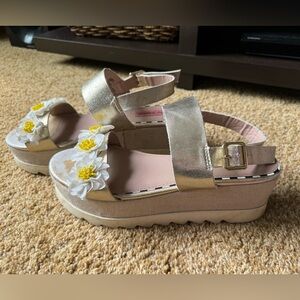 Betsey Johnson Gold platform sandals with flowers size 9.5